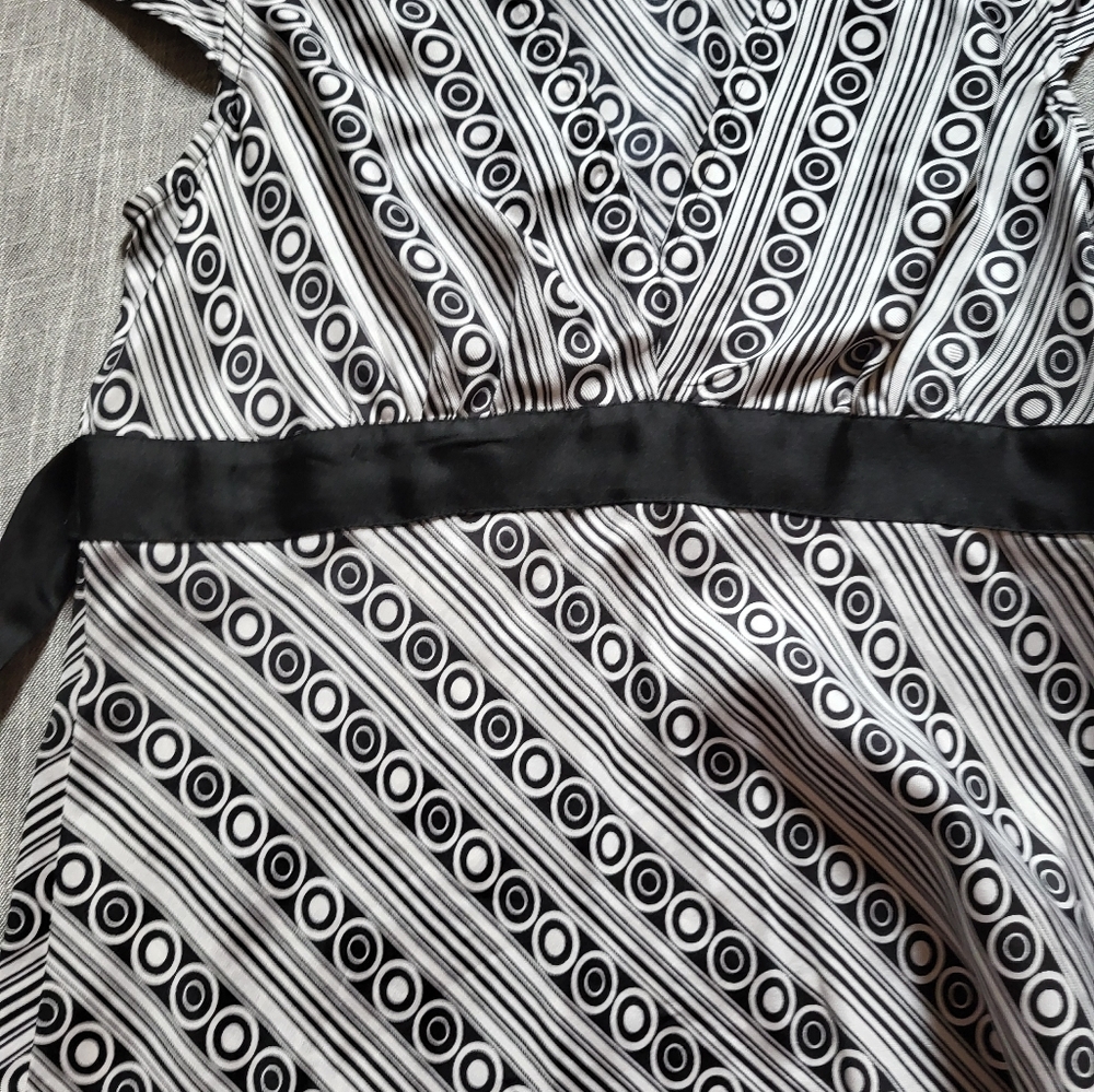 🌼3 for 30🌼White House Black Market Women's Silk Striped Top for Women - Picture 3 of 5
